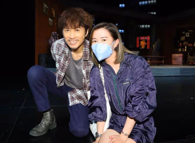 棟篤笑之王黃子華舞台劇首演,眾星現身支持,劉嘉玲稱要偷師取經