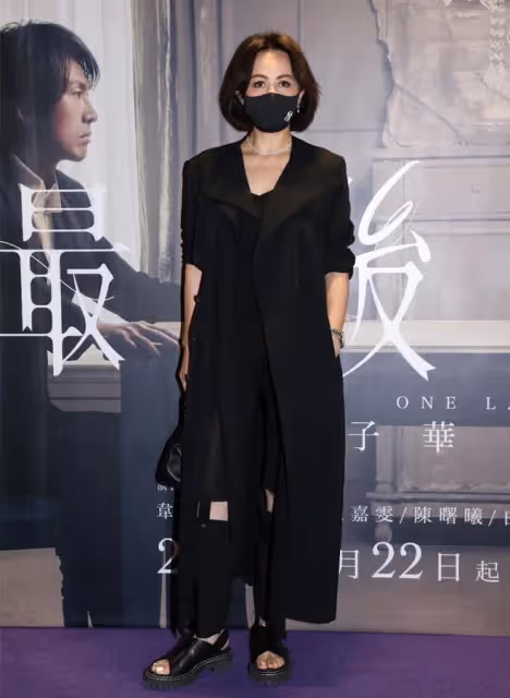 棟篤笑之王黃子華舞台劇首演,眾星現身支持,劉嘉玲稱要偷師取經