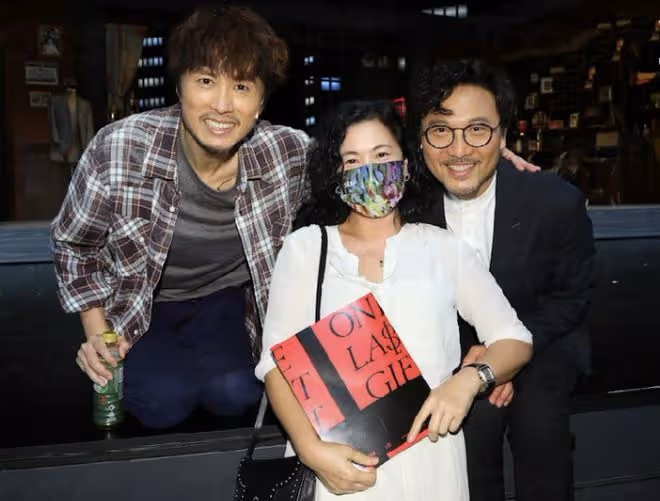 棟篤笑之王黃子華舞台劇首演,眾星現身支持,劉嘉玲稱要偷師取經