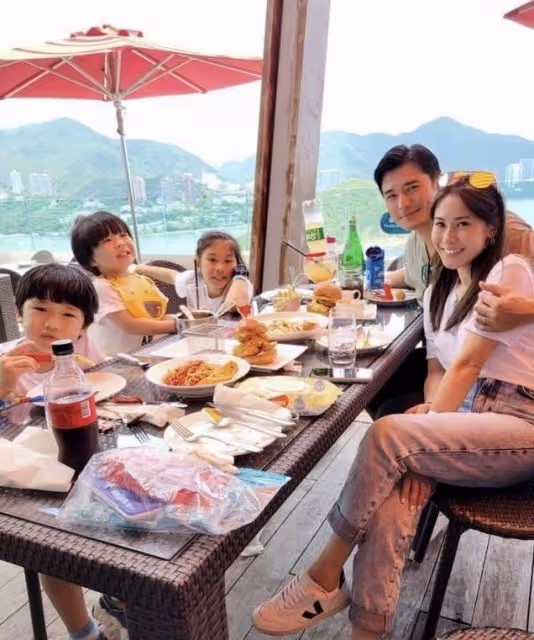 結婚十周年!TVB帥氣型男曬照秀恩愛,曾為妻子專門做結紮手術