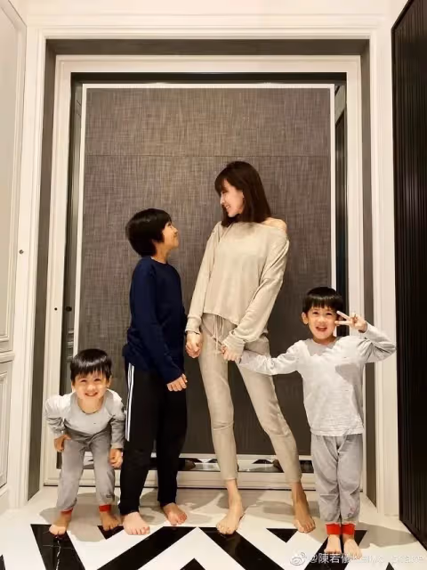 傳承好基因！林志穎「再忙也會陪孩子」他不讓老婆太累　甜曬「雙胞胎兒子」全網淪陷：睫毛太逆天