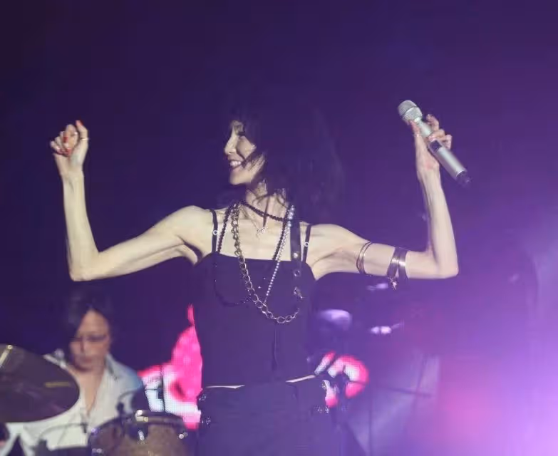 離婚後消失18年!58歲張曼玉「一張私照」上熱搜 歷經11段感情「孤身一人」不婚無子女