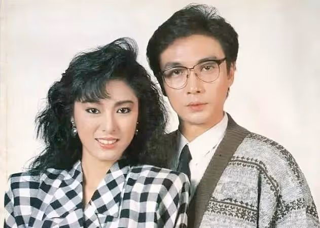 成龍花8年「追到手卻不珍惜」她痛斬情絲!與男友「同居26年不婚不生」最終孤單一人:細節讓人看哭了