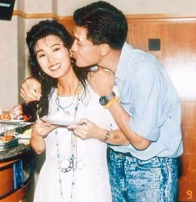 成龍花8年「追到手卻不珍惜」她痛斬情絲!與男友「同居26年不婚不生」最終孤單一人:細節讓人看哭了