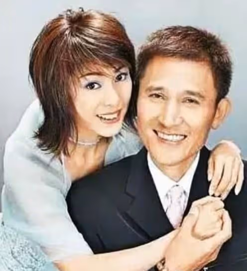 成龍花8年「追到手卻不珍惜」她痛斬情絲!與男友「同居26年不婚不生」最終孤單一人:細節讓人看哭了