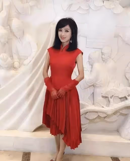 成龍花8年「追到手卻不珍惜」她痛斬情絲!與男友「同居26年不婚不生」最終孤單一人:細節讓人看哭了
