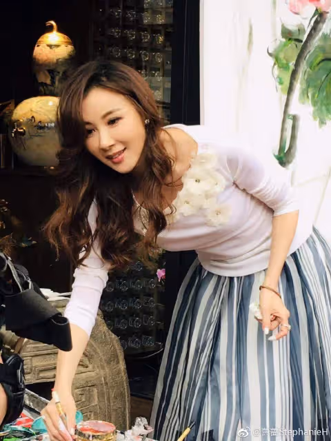 她從小美到大!51歲蕭薔「秀出高中素顏照」根本校花等級 22吋螞蟻腰「連曾國城都被迷倒」:我還寫信給她