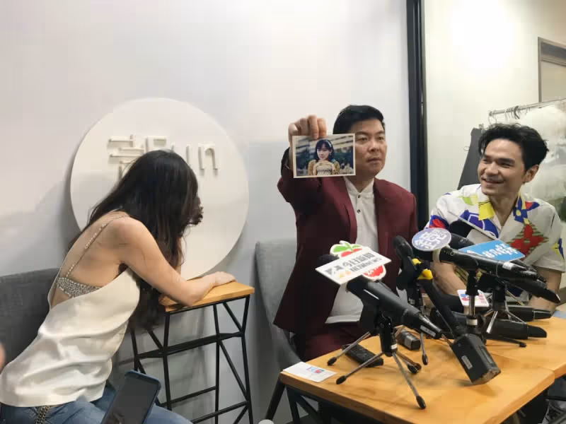 她從小美到大!51歲蕭薔「秀出高中素顏照」根本校花等級 22吋螞蟻腰「連曾國城都被迷倒」:我還寫信給她