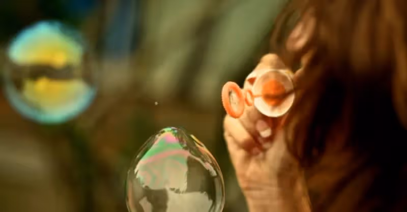 女婿做主接他父母養老，岳母后腳拿房產證趕人：你沒資格軟飯硬吃