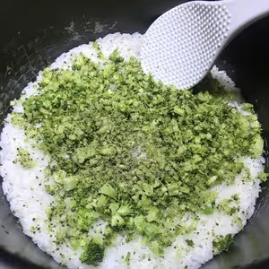 可樂雞翅＋西蘭花飯糰便當（有彩蛋）