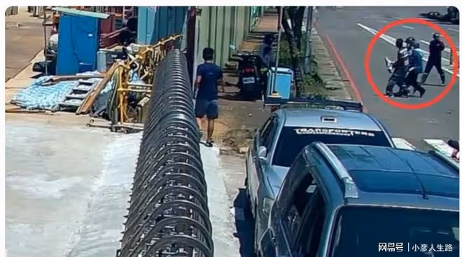 內地工人救了林志穎?林志穎被抬上擔架現場照曝光,救護車沒停留