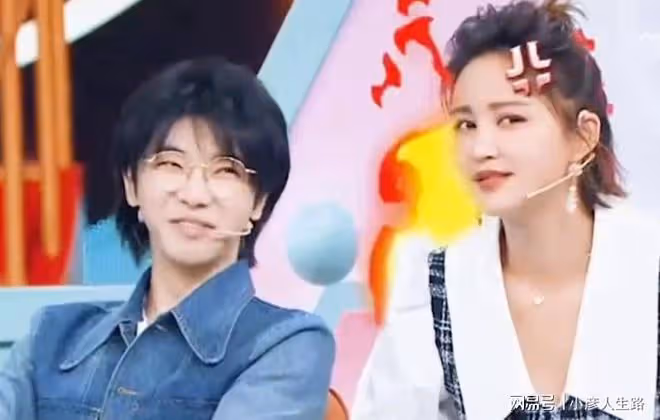 張歆藝的腰快趕上秦嵐的了,分享睡前4個動作,不去健身房也能行