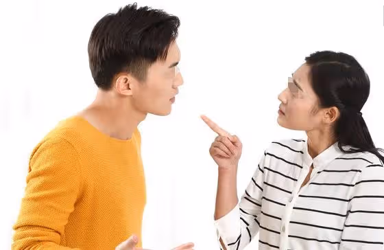 小叔子進監獄,婆婆沒錢保釋逼我賣房,老公說的話,我怒提離婚