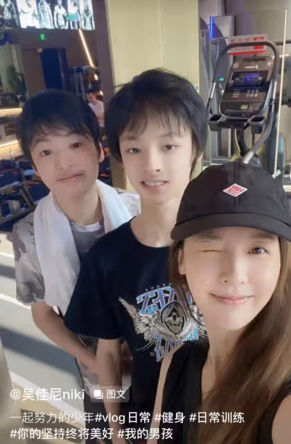 馬景濤前妻素顏嬌嫩似少女,13歲兒子六塊腹肌太驚人,高顏值似爸