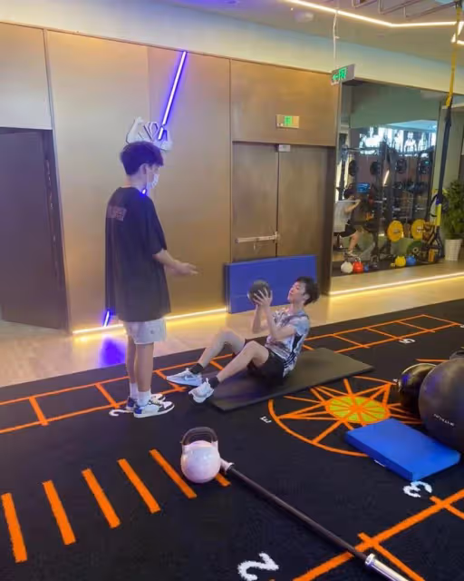 馬景濤前妻素顏嬌嫩似少女,13歲兒子六塊腹肌太驚人,高顏值似爸