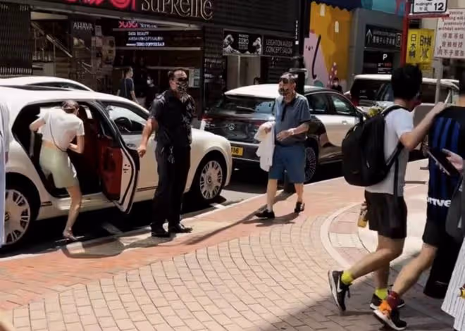 86歲趙世曾攜美女現身街頭,步履蹣跚顯老態,曾花百萬牽手林志玲