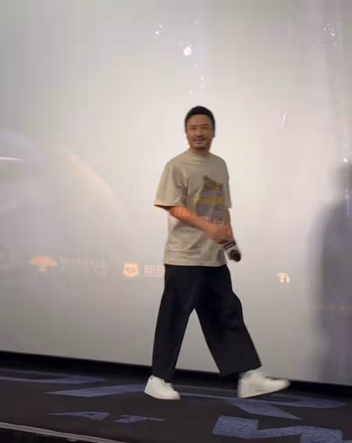 沈騰近照消瘦顏值回升 被指像戴了假髮的徐崢