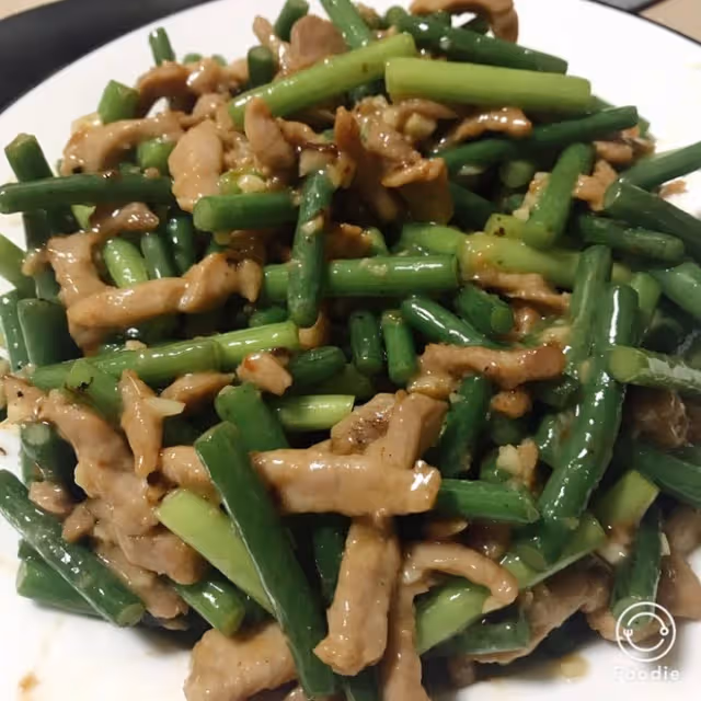 蒜苔炒肉（肉肉超嫩）