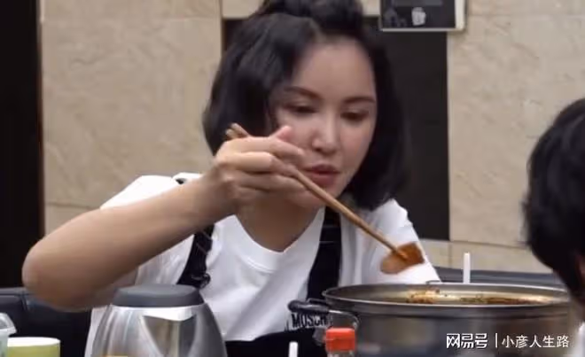 張歆藝稱上中學穿爸的勞保鞋，沒自己的牛仔褲，最大願望是買白鞋