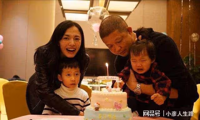 姚晨與凌瀟肅，10年「離婚大戰」，沒有一個是贏家