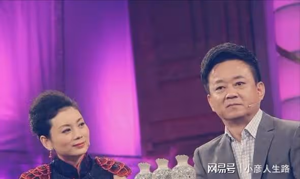 朱軍51歲妻子大秀舞蹈,穿緊身舞衣顯贅肉,網友:像跳廣場舞