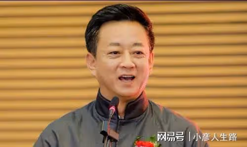 朱軍51歲妻子大秀舞蹈,穿緊身舞衣顯贅肉,網友:像跳廣場舞