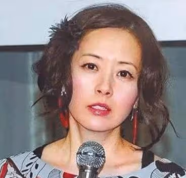 韓國「凍齡女神」,62歲長著26歲的臉,離婚後6000萬招男友