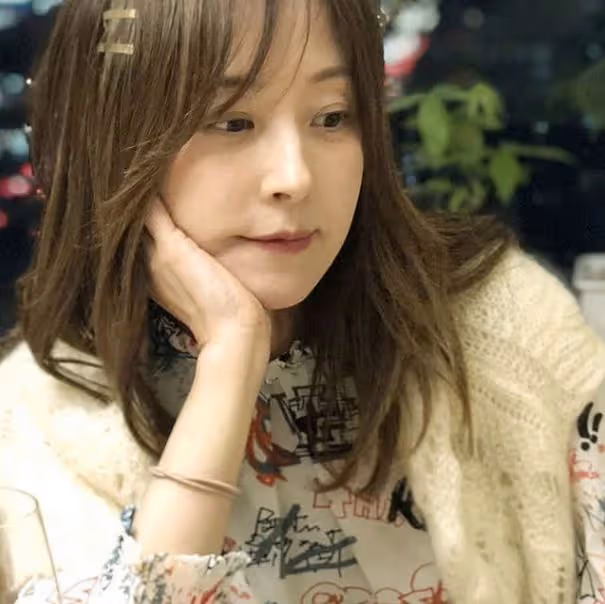 韓國「凍齡女神」,62歲長著26歲的臉,離婚後6000萬招男友