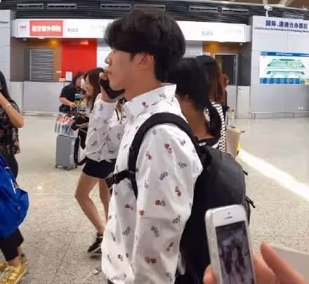絕了!韓國愛豆的經紀人都這麼帥?!可以組團出道了