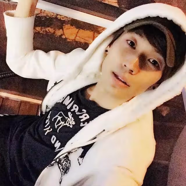 絕了!韓國愛豆的經紀人都這麼帥?!可以組團出道了