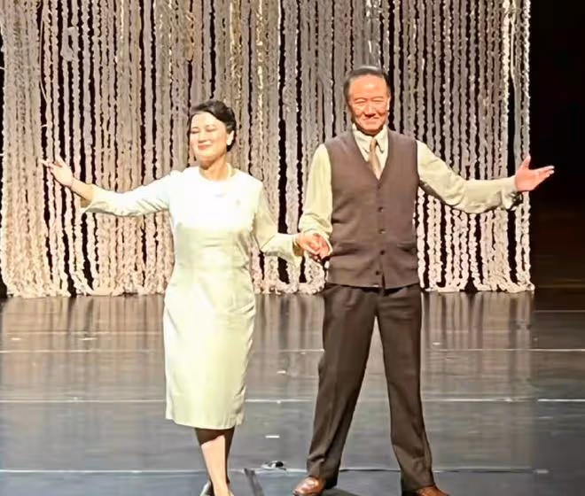 李幼斌與二婚老婆罕同框,50歲史蘭芽發福仍美艷,兩人牽手秀恩愛