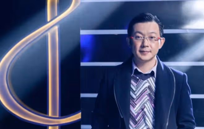 37歲女演員朱傑罕露面!現身醫院素麵朝天,網傳嫁入豪門生活愜意