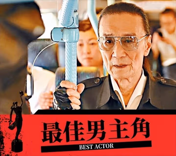 港媒直擊85歲謝賢歪嘴拄拐杖,出動5人團隊護駕,令人擔憂其健康
