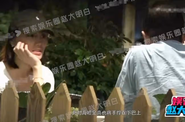 李亞鵬帶妻外出:金喜痴看丈夫 皮膚水嫩似少女