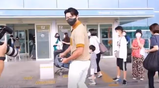 玄彬現身米蘭機場:聊到孫藝珍時一臉甜笑