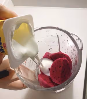 適合女生喝的飲品～火龍果酸奶奶昔