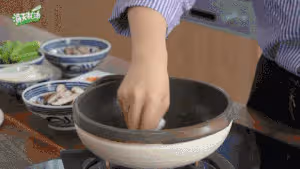 秋葵5種吃法之五干鍋秋葵【曼達小館】