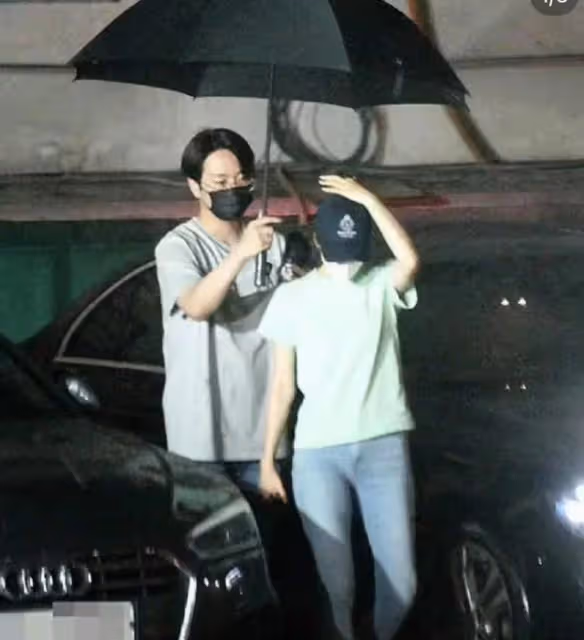 花滑女王金妍兒官宣結婚,和年下男友雨中漫步,雙方回應婚期已定