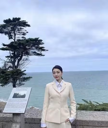 花滑女王金妍兒官宣結婚,和年下男友雨中漫步,雙方回應婚期已定
