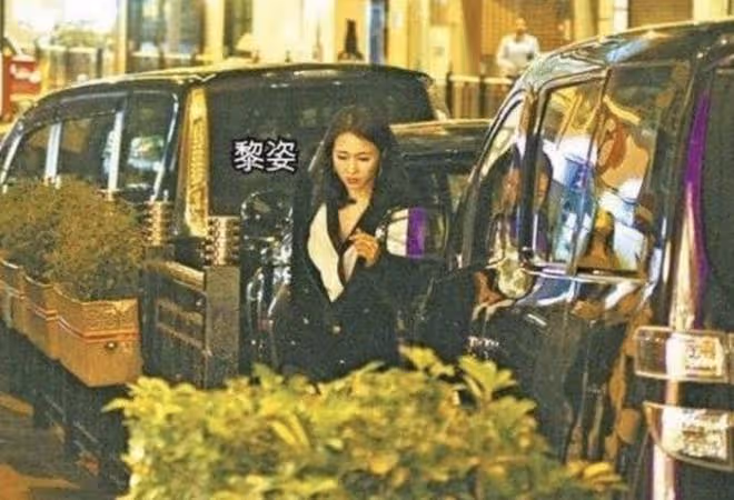 黎姿：嫁給殘疾丈夫，照顧癱瘓弟弟，她的生活幸福嗎？