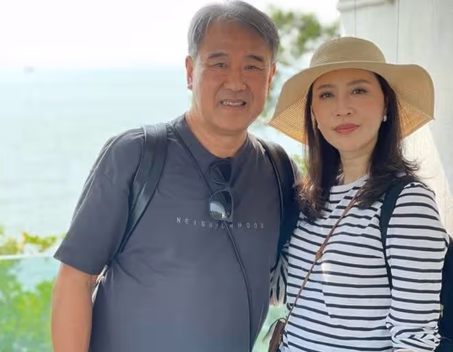 59歲關之琳參加派對，與富豪前任同框不尷尬，對方年輕女友罕露面