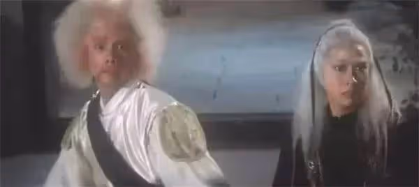 洪金寶成龍師姐,由邦女郎變星女郎而大火,和妹妹有不同的人生