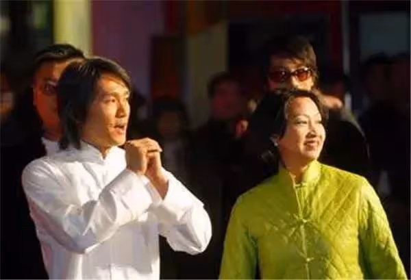洪金寶成龍師姐,由邦女郎變星女郎而大火,和妹妹有不同的人生