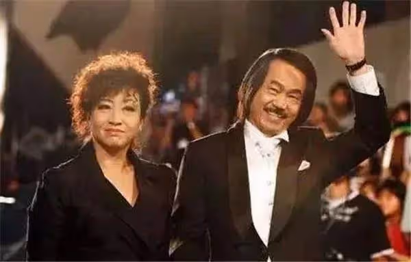 洪金寶成龍師姐,由邦女郎變星女郎而大火,和妹妹有不同的人生