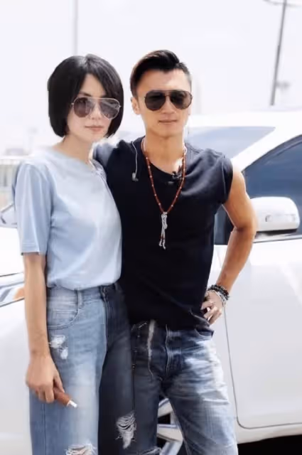 張柏芝曬母子合影，與14歲Lucas互相依偎，秀同款項鍊似情侶