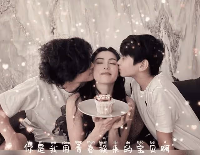 張柏芝曬母子合影，與14歲Lucas互相依偎，秀同款項鍊似情侶