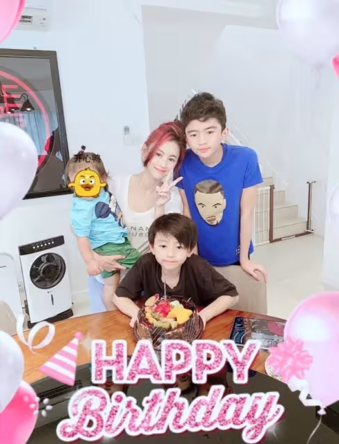 張柏芝曬母子合影，與14歲Lucas互相依偎，秀同款項鍊似情侶