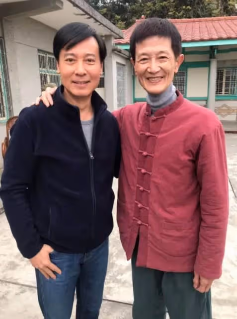 阿西退休生活曝光!花百萬買800坪山坡地,自種植蔬果,常年茹素「養雞養鴨」網羨:瀟灑的躬耕田園生活