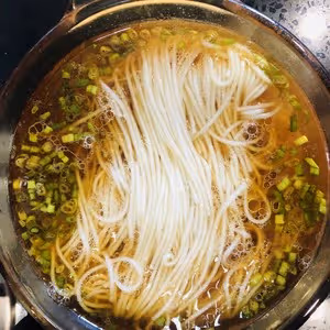 #清湯掛麵/陽春麵#10分鐘快速搞定，連湯底都喝光光～