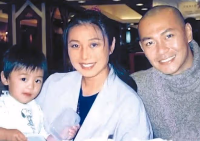 江華父子同框尬舞!28歲兒子陽光帥氣,遺傳媽媽音樂天賦卻不入行